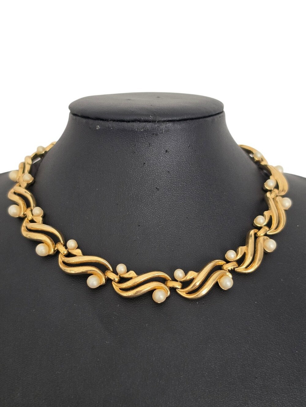 Vintage Signed Trifari Faux Pearl Swirl Wave Gold Tone Link Necklace 16"